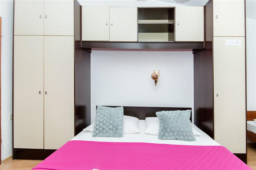 Room S13, for 3 persons