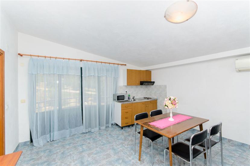 Apartment A14, for 4 persons