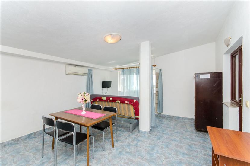 Apartment A14, for 4 persons