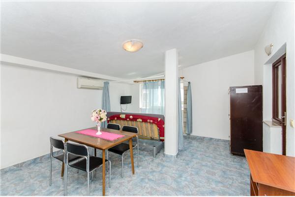 Apartment A14, for 4 persons