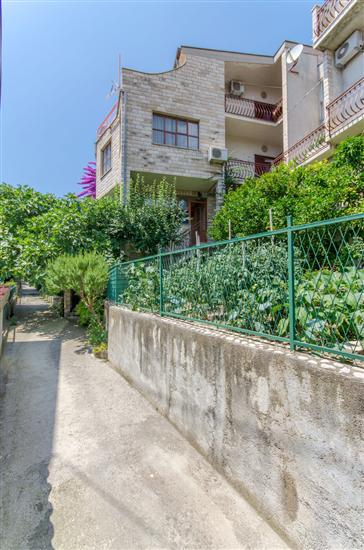 Apartment and Rooms Ivan