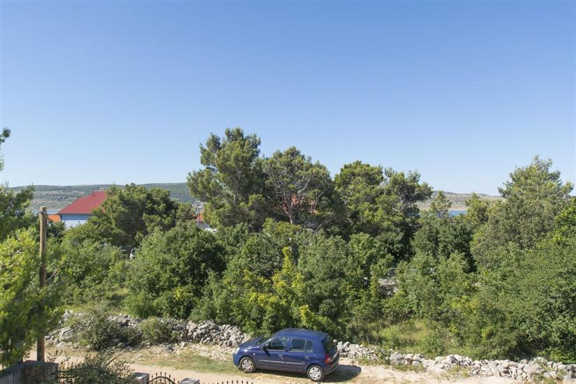 Room S1, for 3 persons