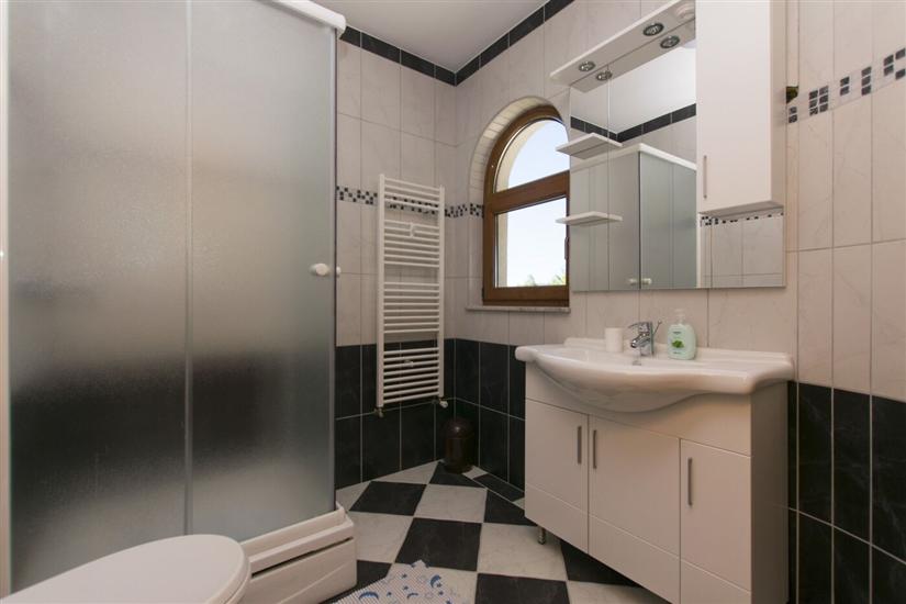 Room S1, for 3 persons