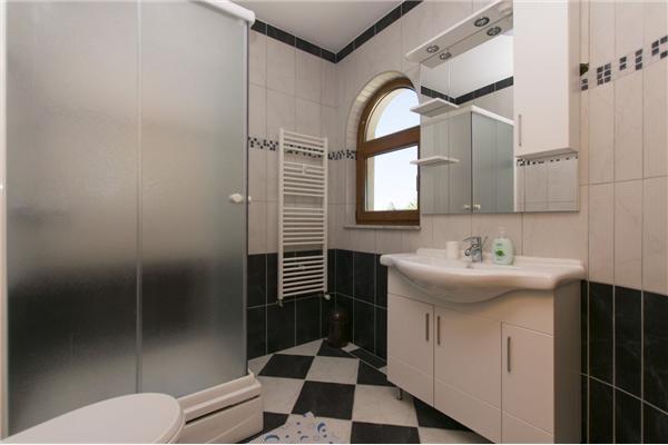 Room S1, for 3 persons