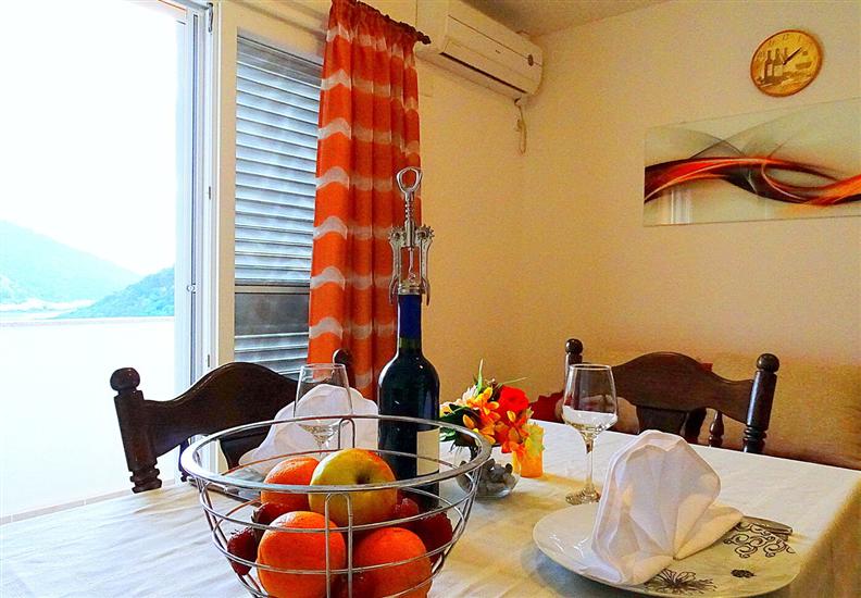 Apartment A2, for 6 persons
