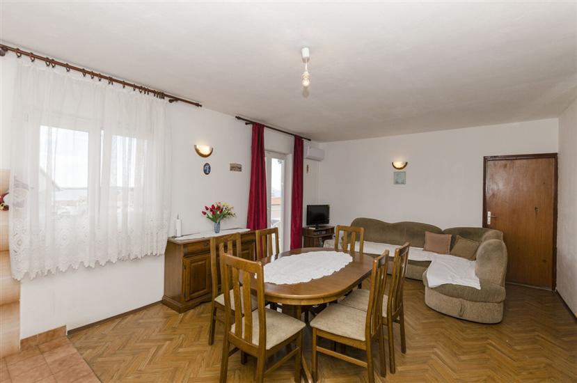 Apartment A1, for 8 persons
