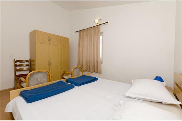 Apartment A2, for 8 persons