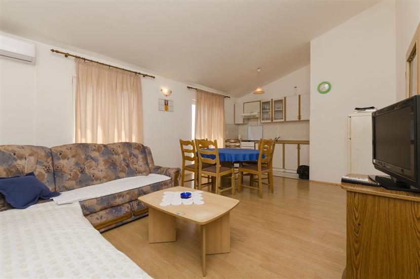 Apartment A2, for 8 persons