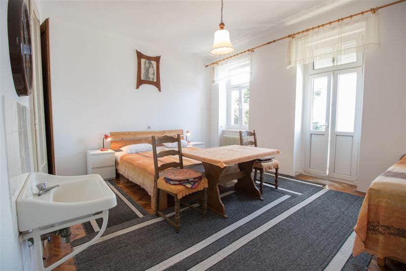 Apartment A1, for 5 persons