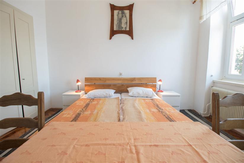 Apartment A1, for 5 persons