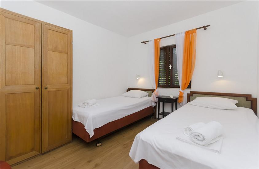 Apartment A2, for 5 persons