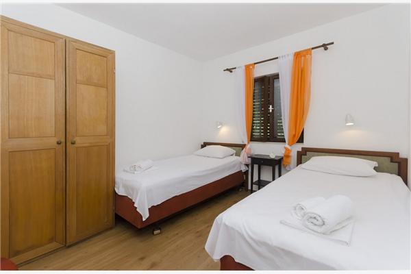 Apartment A2, for 5 persons