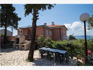 Apartments Josip by the sea Novi Vinodolski (Crikvenica), Size 70.00 m2, Airline distance to the sea 15 m, Airline distance to town centre 200 m