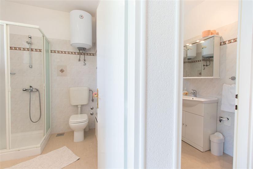 Apartment A1, for 5 persons