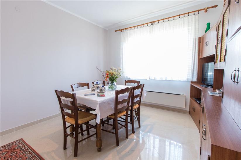 Apartment A1, for 5 persons