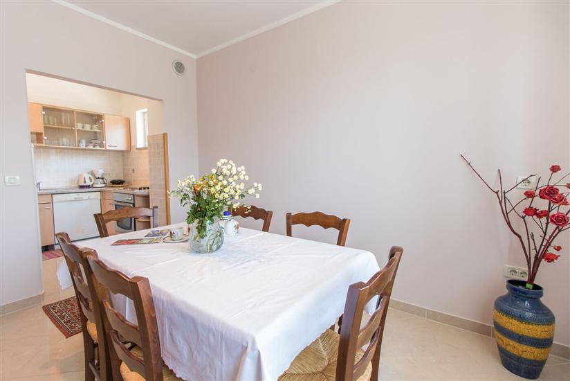 Apartment A1, for 5 persons