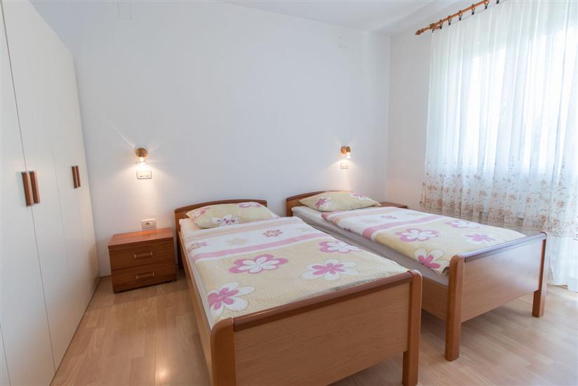 Apartment A1, for 5 persons