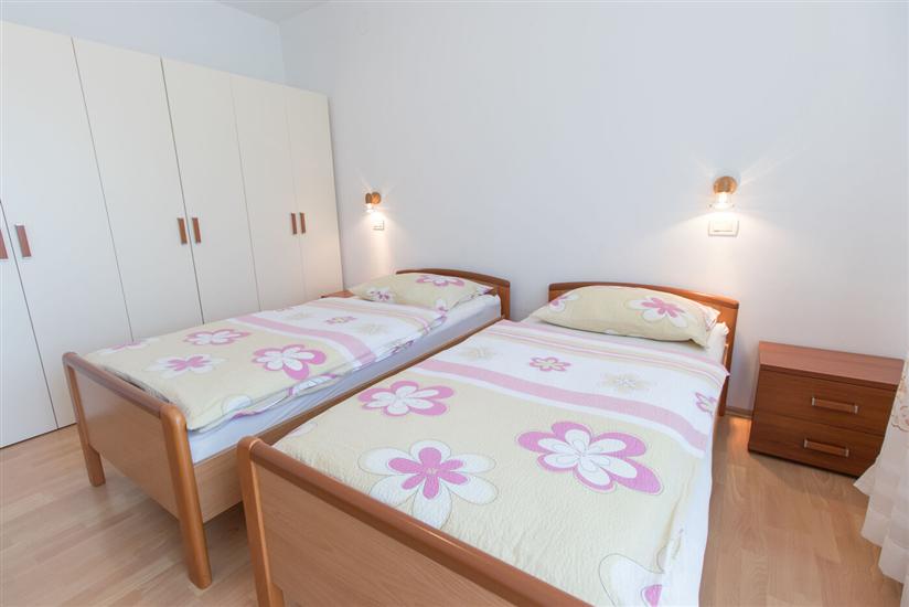 Apartment A1, for 5 persons