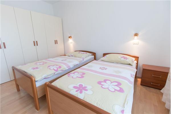 Apartment A1, for 5 persons