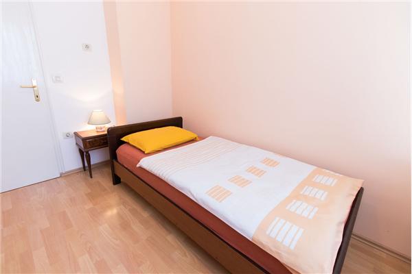 Apartment A1, for 5 persons