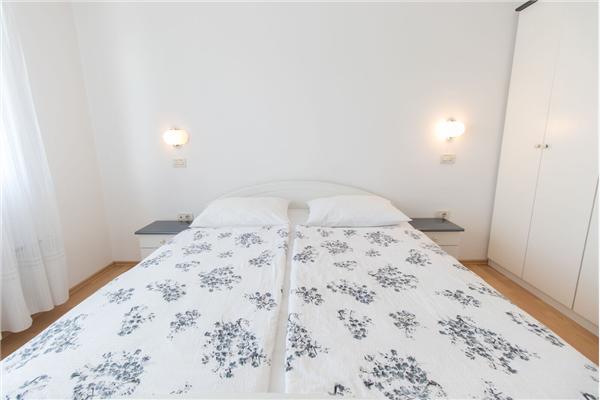 Apartment A1, for 5 persons