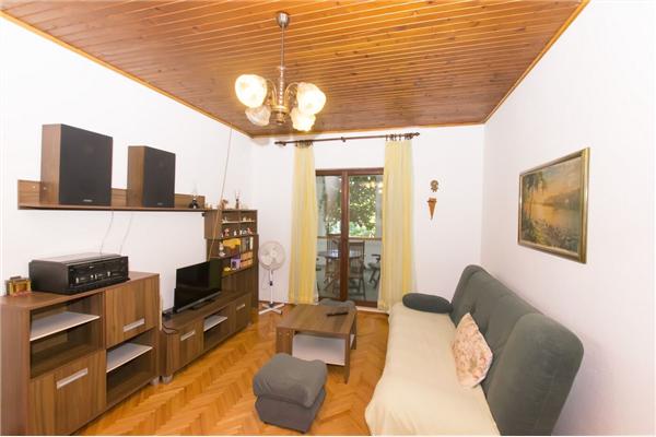 Apartment A1, for 5 persons
