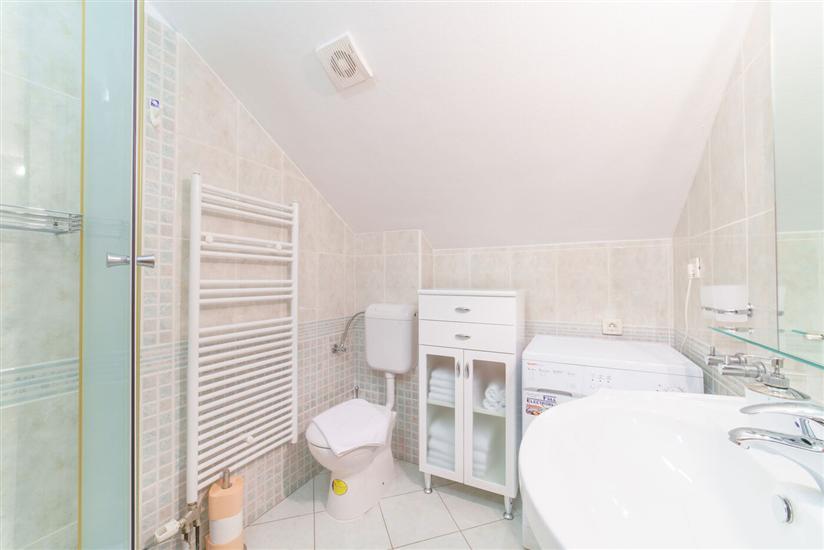 House K1, for 10 persons