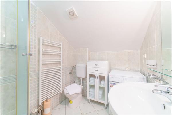 House K1, for 10 persons