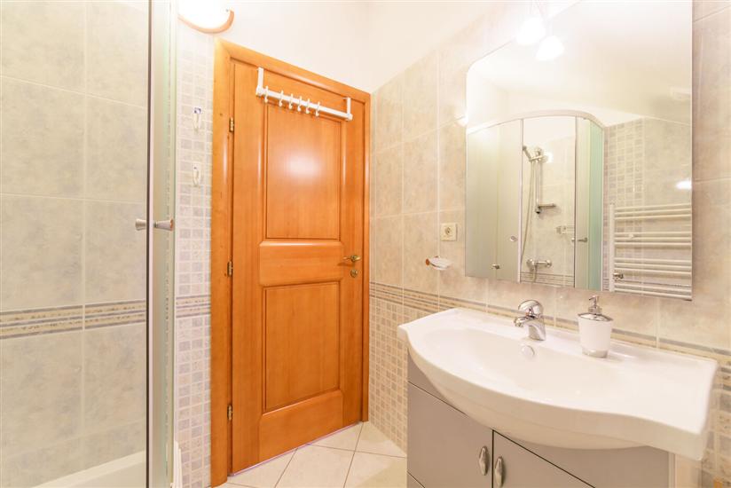 House K1, for 10 persons