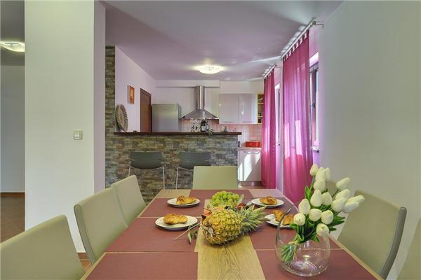 House K1, for 14 persons