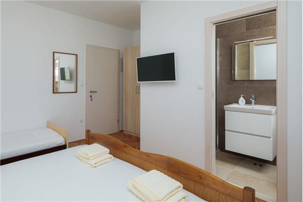 Apartment A1, for 5 persons