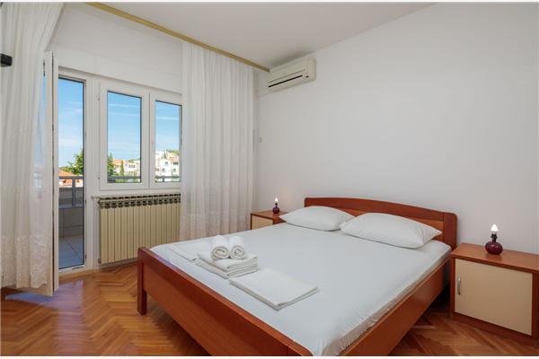 Room S1, for 2 persons