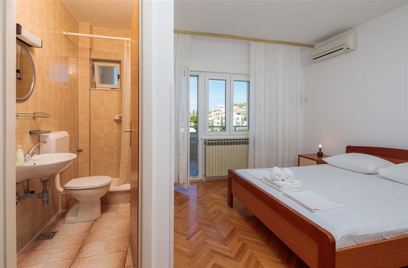 Room S1, for 2 persons