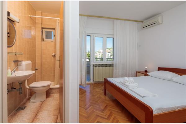 Room S1, for 2 persons