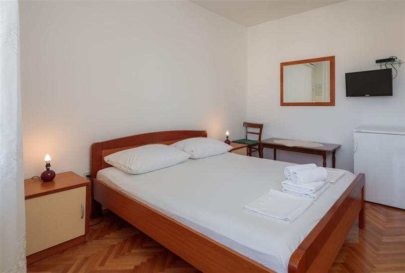 Room S1, for 2 persons