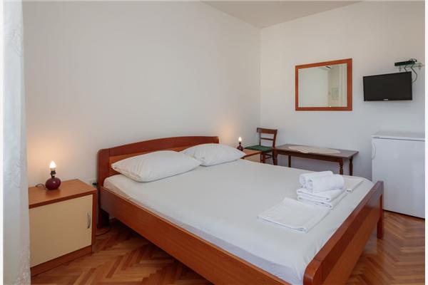 Room S1, for 2 persons