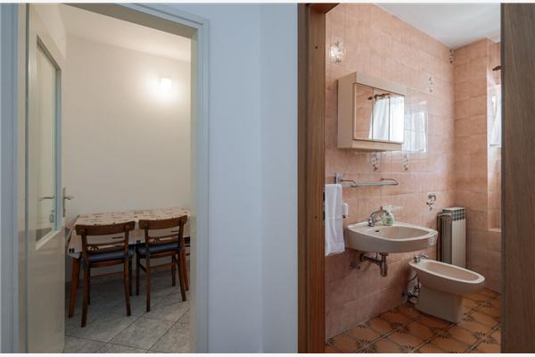 Room S2, for 3 persons