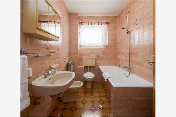 Room S2, for 3 persons