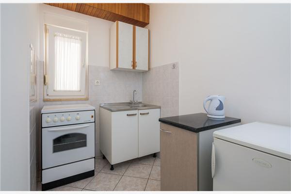 Room S2, for 3 persons