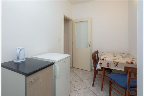 Room S2, for 3 persons