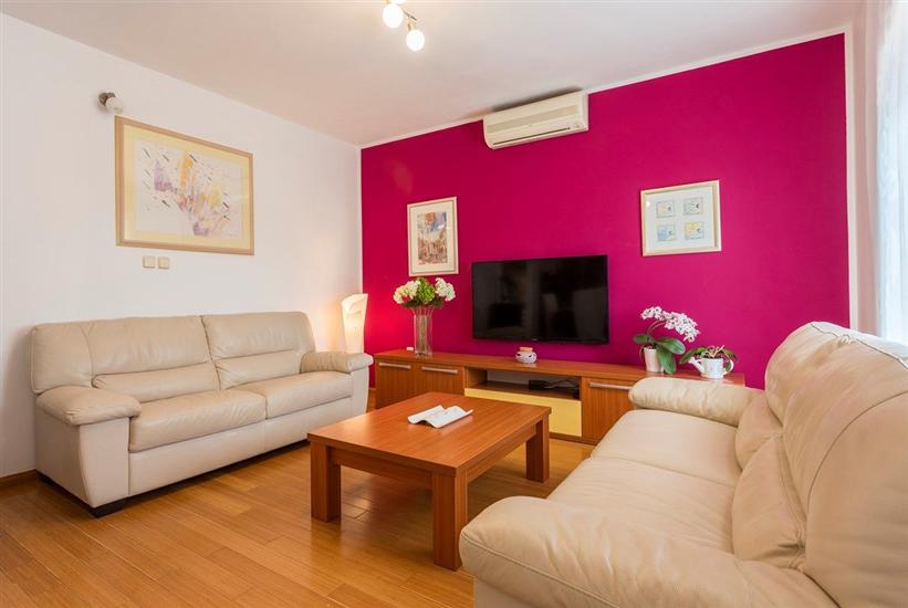 House K1, for 10 persons