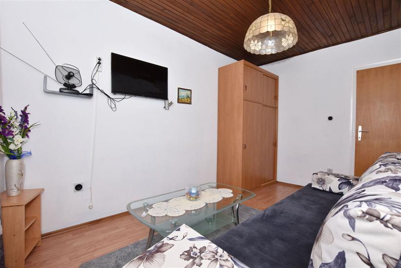 Apartment A4, for 8 persons