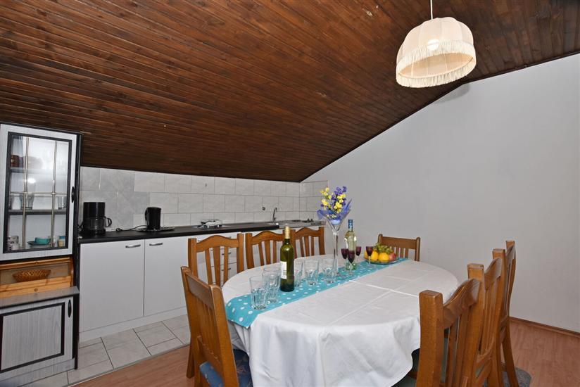 Apartment A4, for 8 persons