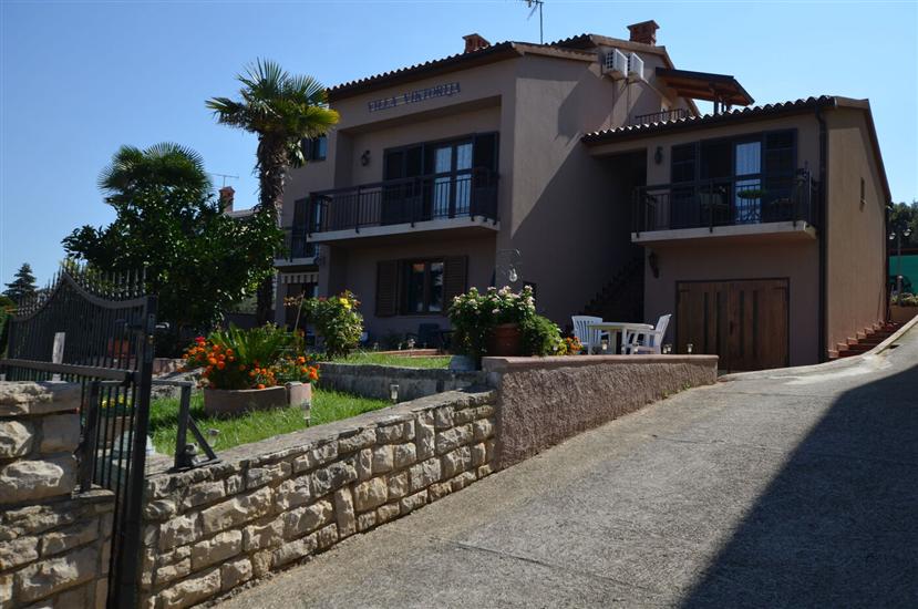 Apartments and Rooms Viktorija