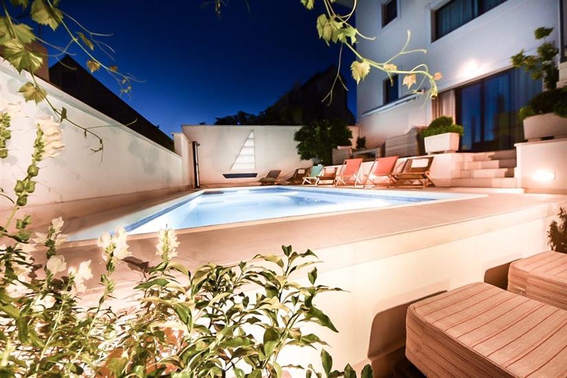 House K1, for 10 persons