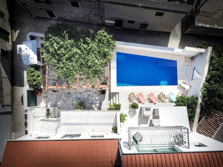 House K1, for 10 persons