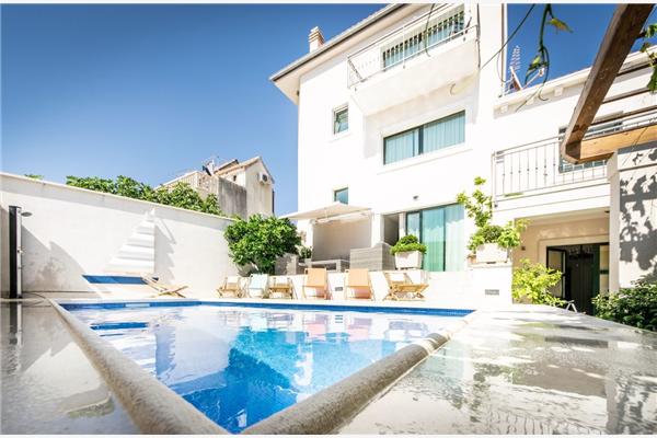 House K1, for 10 persons