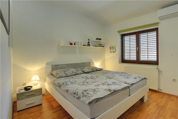 House K1, for 16 persons