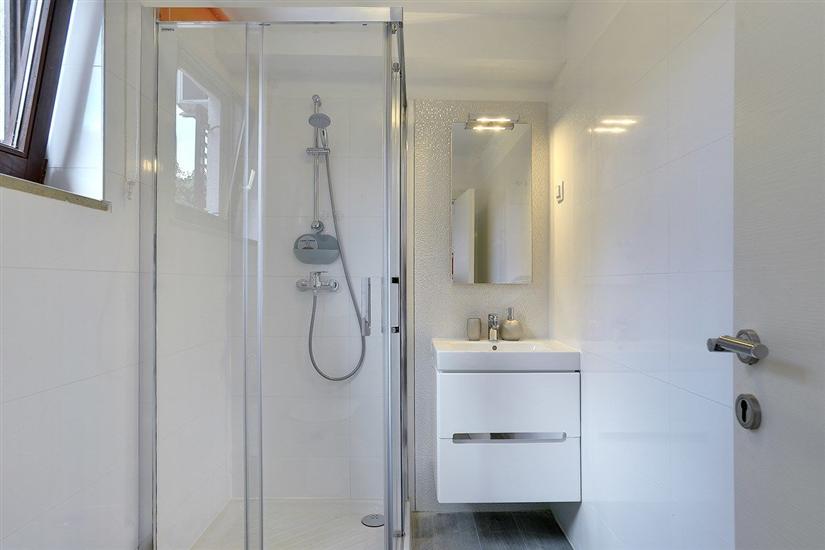 House K1, for 16 persons