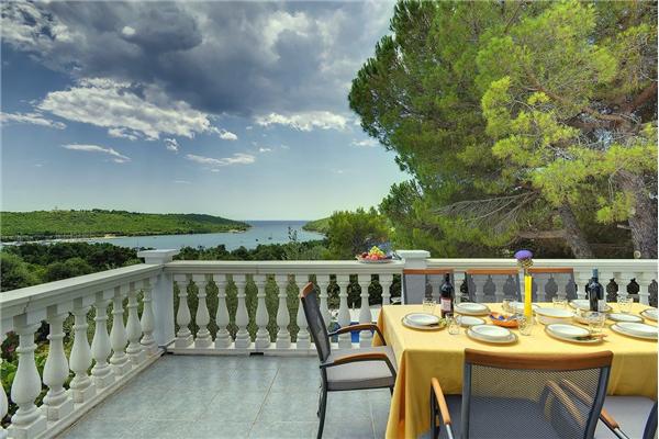 House K1, for 16 persons